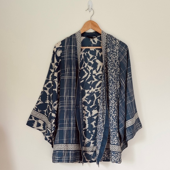 Other - 100% Silk Kimono - Size XXS - Robe/beach coverup
